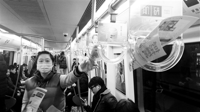 公益組織号召市(shì)民(mín)綠(lǜ)色出行(xíng)将把萬人(rén)簽名橫幅贈冬奧會(huì)組委會(huì)